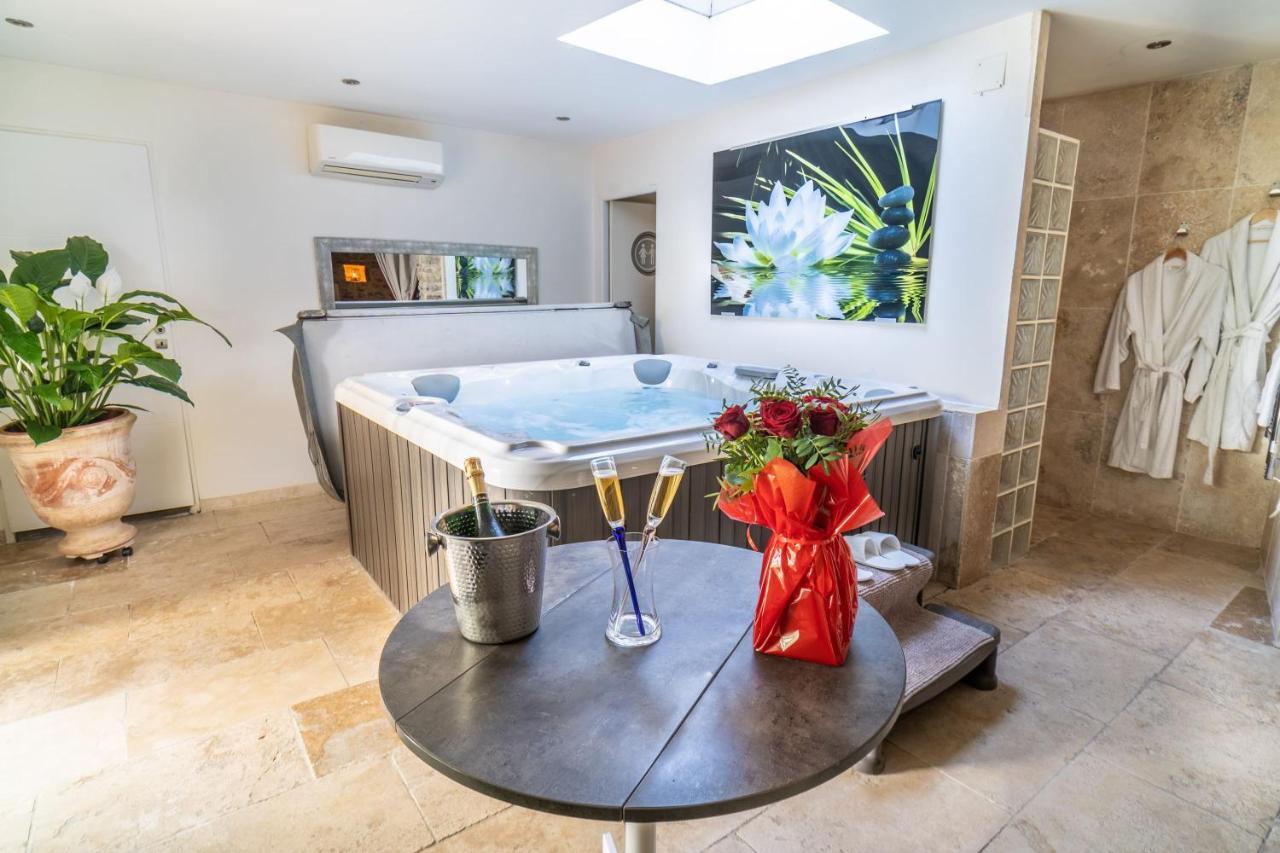 Chambre D'Hote Romantique Avec Spa Privatif Domaine Les Nuits Envoutees - Vezenobres Exterior photo