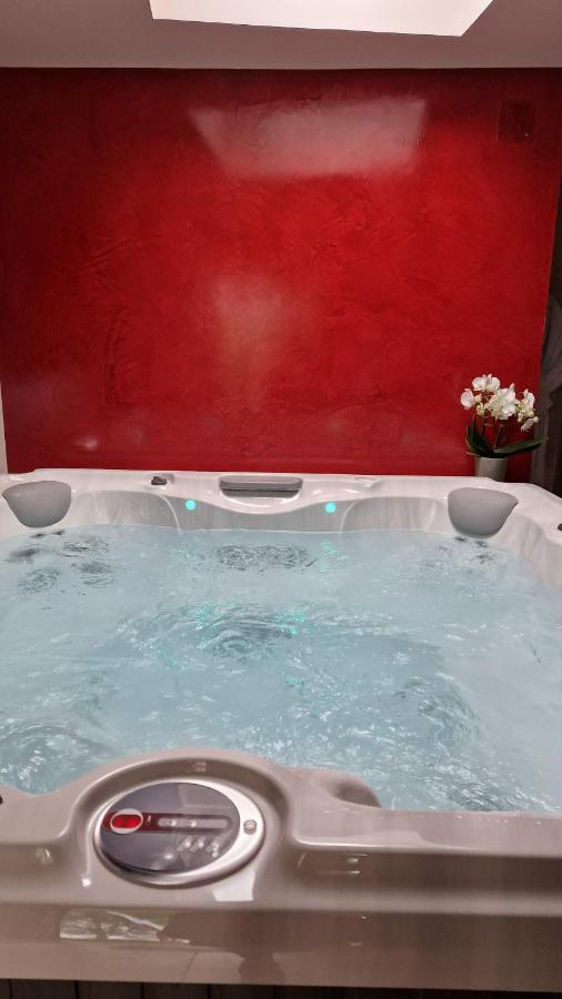 Chambre D'Hote Romantique Avec Spa Privatif Domaine Les Nuits Envoutees - Vezenobres Exterior photo