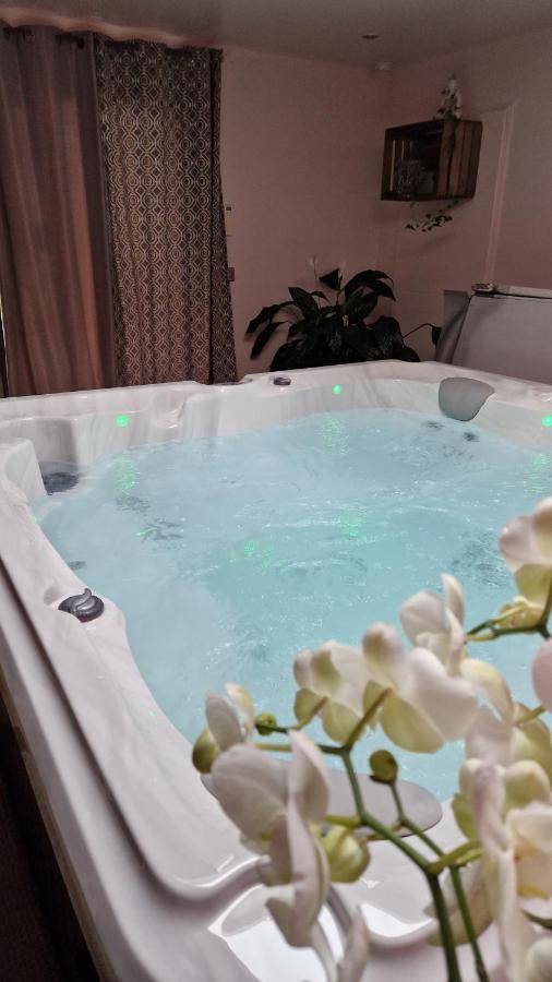 Chambre D'Hote Romantique Avec Spa Privatif Domaine Les Nuits Envoutees - Vezenobres Exterior photo